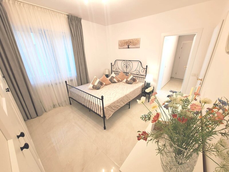 Bdul Timisoara, AFI Cotroceni, Str. Sibiu, bloc special Z2, proprietar.